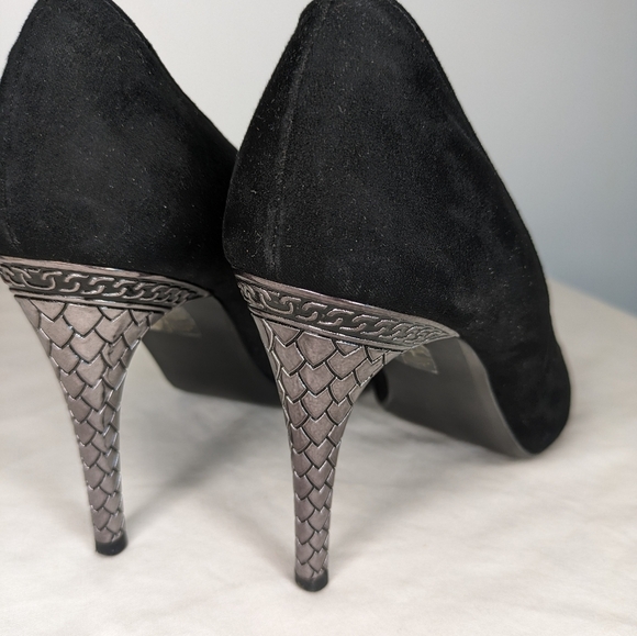 J. Renee 9.5 Velvet & Metal Heel Pointed Toe Pumps - Picture 10 of 16